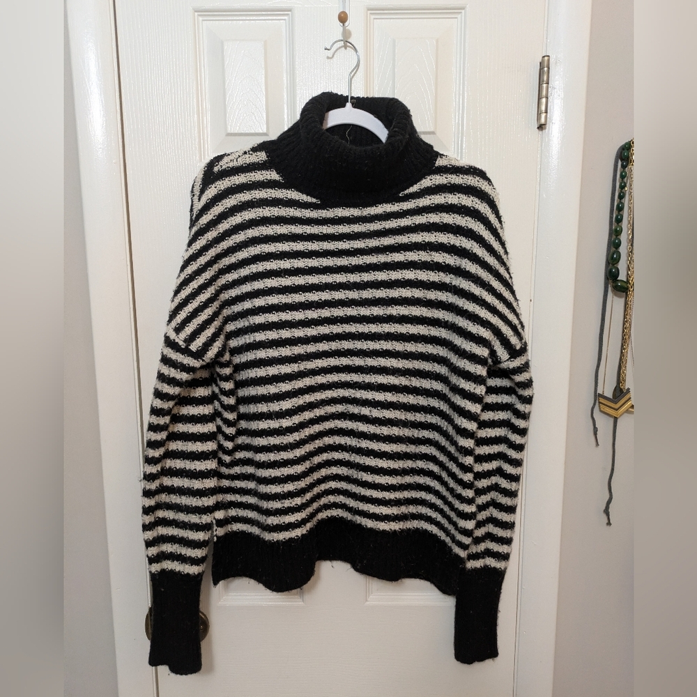 GAP Black and White Striped Turtleneck Sweater Merino Wool Medium